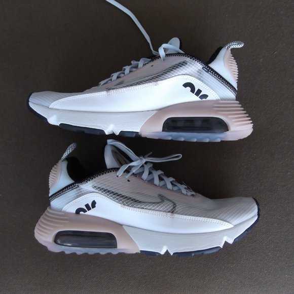 nike airmax cv8727-100 size 10 mens right? running shoes